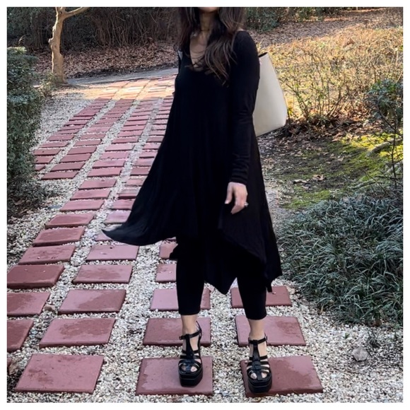 ShopEvelynne Tops - #50 Black asymmetrical tunic top